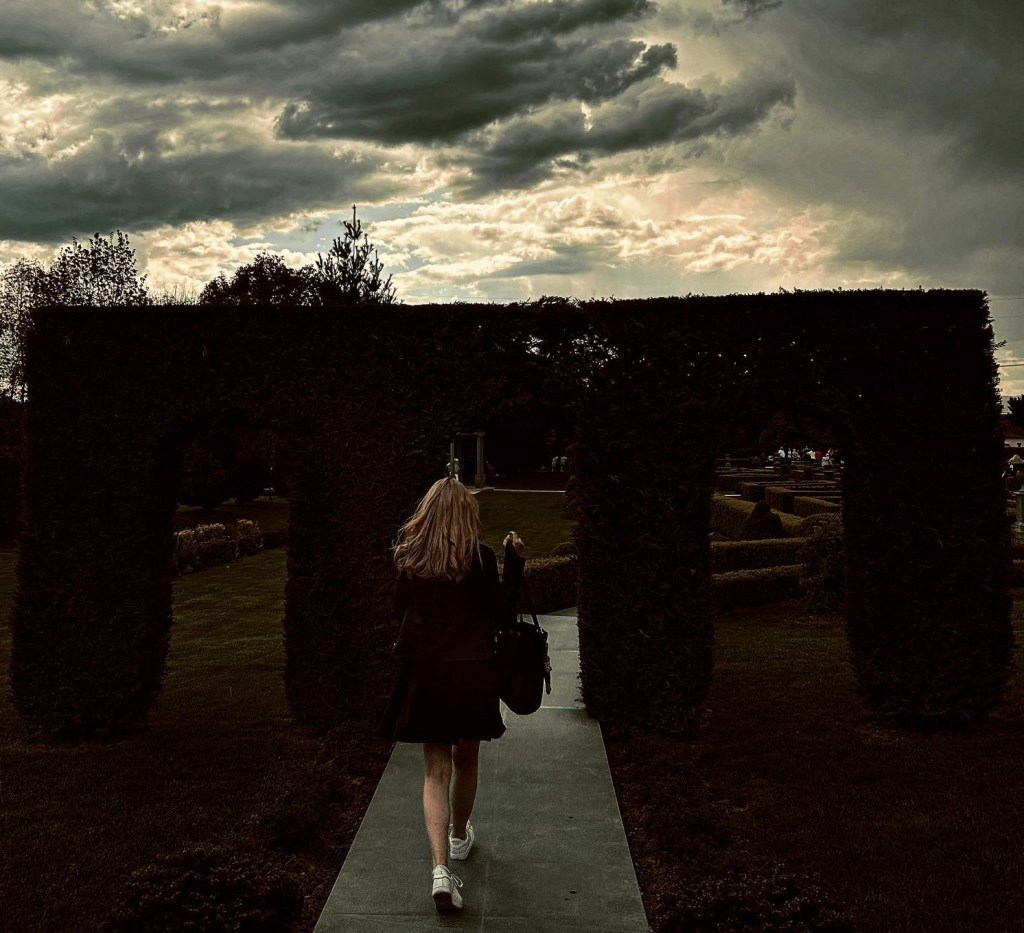 Azi e mâine – Obsedantul&nbsp;deceniu